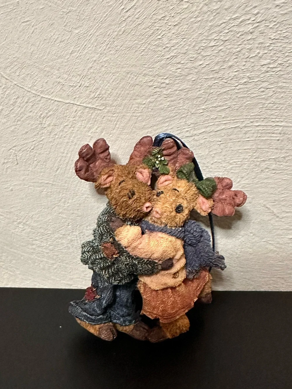 Boyds Bears Dale and Ilona Under the Mooseltoe Ornament 2001